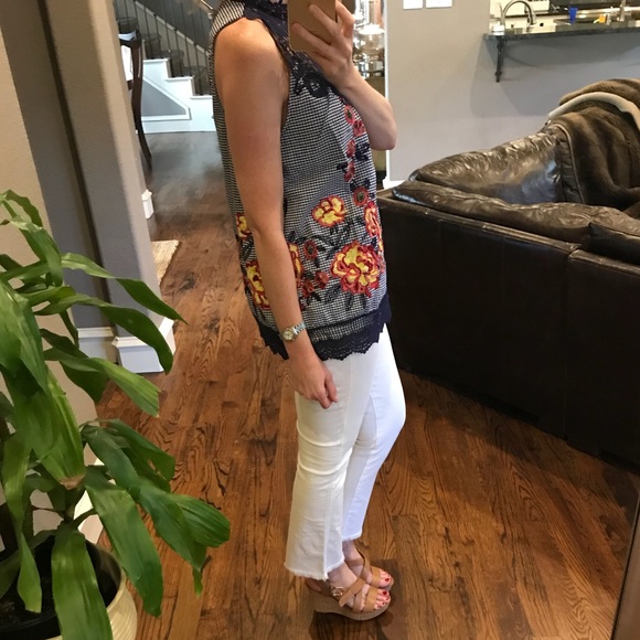 Sleeveless Gingham Crochet Floral Embroidered Top - Picture 7 of 8